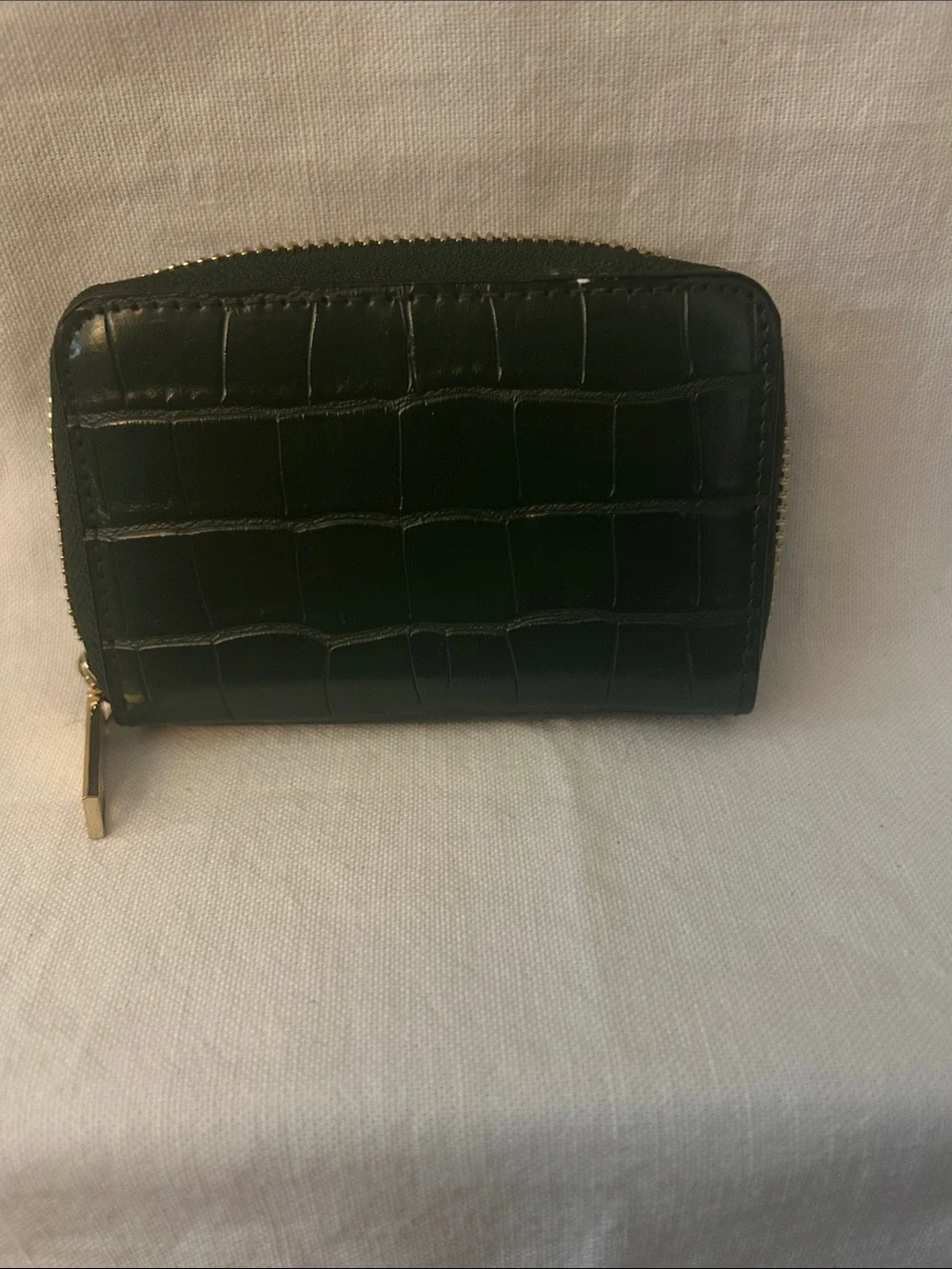 Victoria Secret Dark Green Croc-Embossed Zip Wallet with Gold Logo - Picture 6 of 7